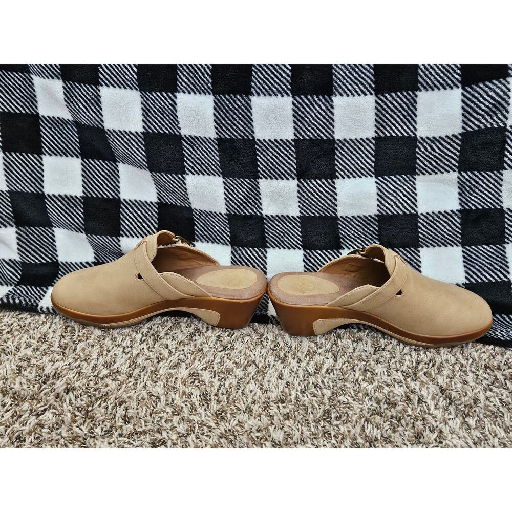 White Mountain Women’s Mule Clogs Size 10 Beige Comfort Slip On Shoes - Picture 4 of 6